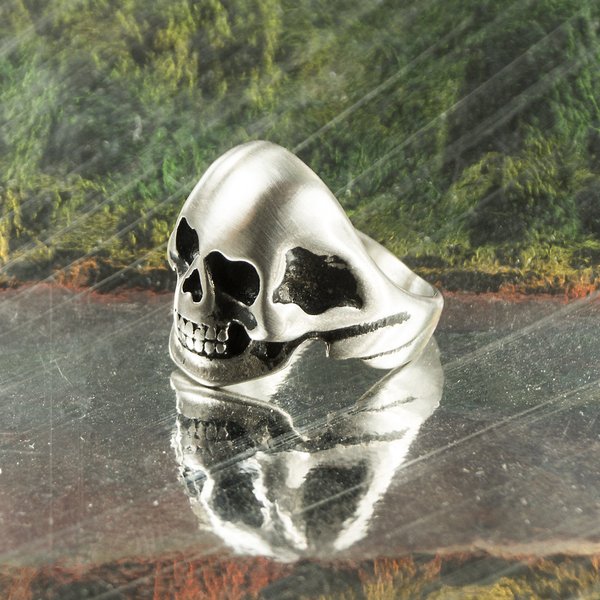 Rocker Edelstahl Unisex-Ring mit Totenkopf mit fein Mattierte Oberfläche